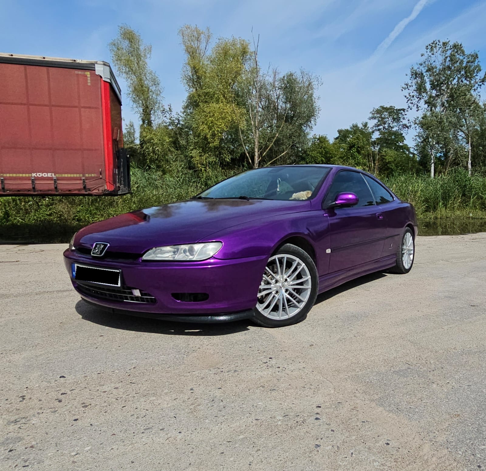 Peugeot 406 Coupé, oblepljen z vijolično folijo, pogled od spredaj