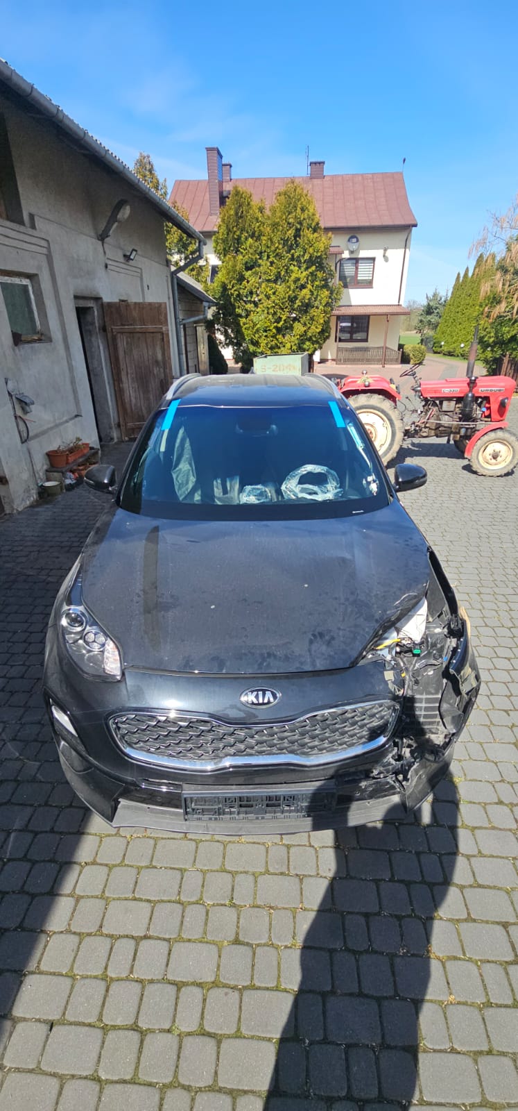 Kia po trčenju, vetrobransko steklo – po